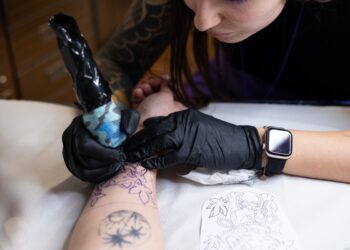 Tatuaggi e melanoma, un rischio correlato