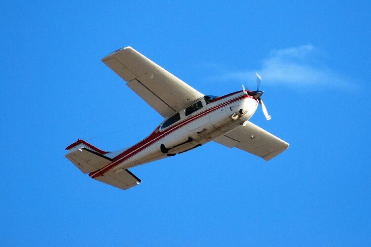 Un aereo Cessna 210