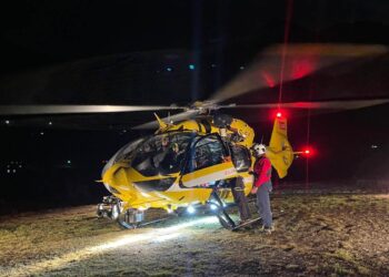 Un elicottero del soccorso alpino sull'Ortles