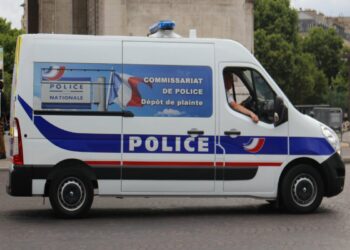 Un furgone della polizia francese