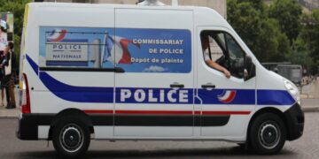 Un furgone della polizia francese