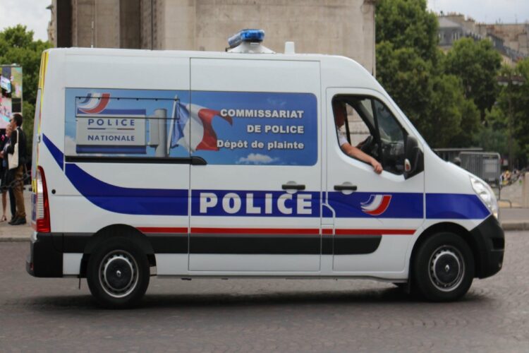 Un furgone della polizia francese
