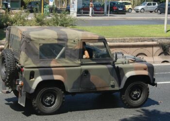 Un veicolo militare dell'Esercito Italiano