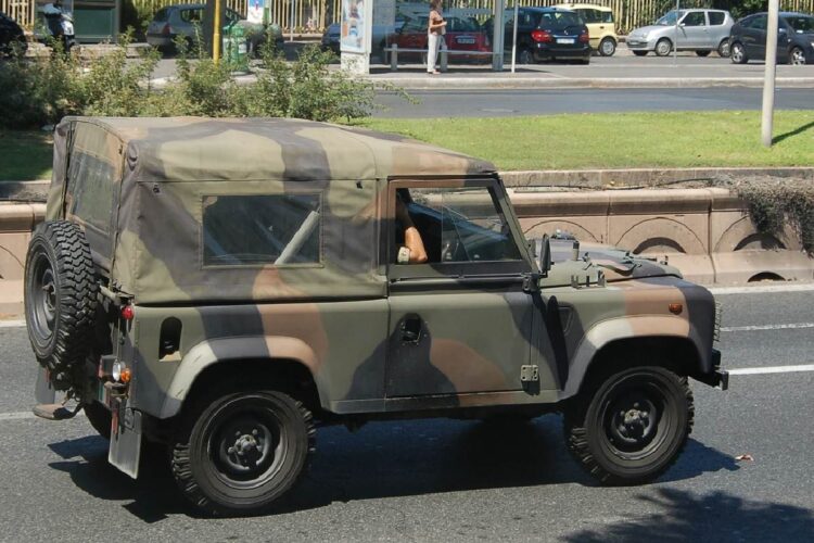 Un veicolo militare dell'Esercito Italiano