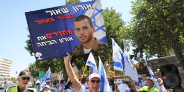 Una protesta volta a richiedere la restituzione dei corpi di vari soldati, tra cui Hadar Goldin