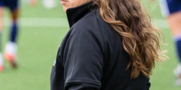 Un'allenatrice di calcio