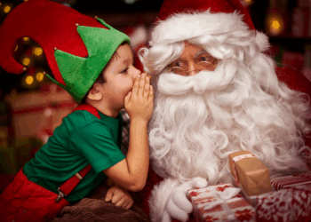 Dalle impronte di neve ai biscotti morsicati: i trucchi più teneri per far vivere Babbo Natale ai bambini