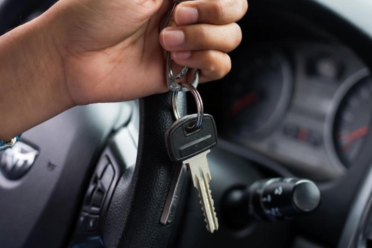 Cosa fare prima di avviare l’auto: il gesto semplice che può allungare la vita del motore