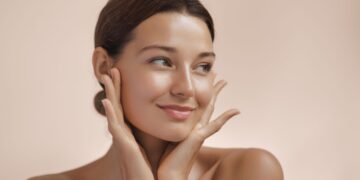 Pelle spenta? Gli errori che rallentano idratazione, tono e rigenerazione