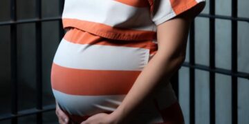 Una delle diverse donne incinte nelle carceri italiane