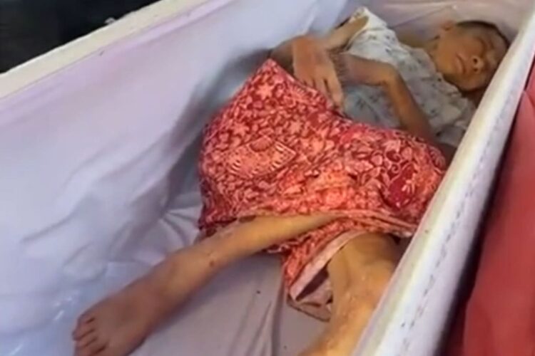 Incredibile in Thailandia: donna data per morta si muove nella bara