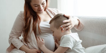 Fare figli fa vivere meno? Solo in un caso, spiegano gli scienziati