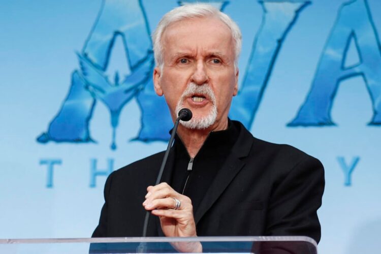 Un primo piano di James Cameron
