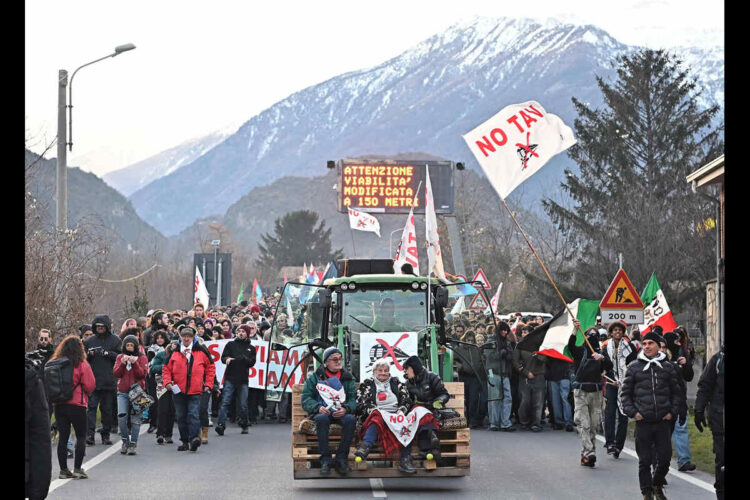 La manifestazione del movimento No Tav per ricordare i fatti di Venaus, partita da Piazza d'Armi a Susa, nel Torinese, 8 dicembre 2024.