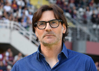 Un primo piano dell'allenatore della Fiorentina Paolo Vanoli