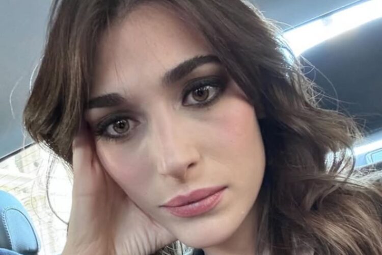 Un primo piano di Pilar Fogliati