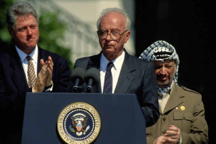 Yitzhak Rabin, Bill Clinton e Yasser Arafata