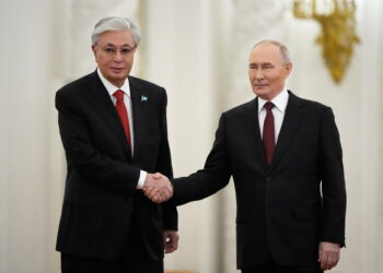 I presidenti di Russia e Kazakistan: Vladimir Putin Kassym-Jomart Tokayev