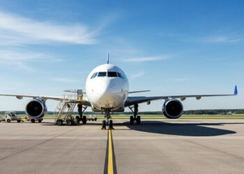 Shutdown Usa, il segretario ai Trasporti: “Traffico aereo si ridurrà a zero”