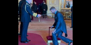 Re Carlo III nomina David Beckham cavaliere
