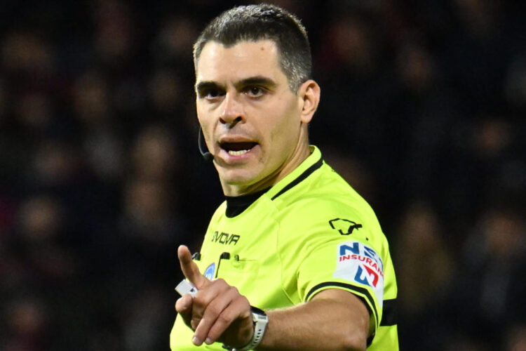 Un primo piano dell'arbitro Simone Sozza