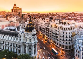 Perché la Spagna cresce più di tutti: lavoro, energia e investimenti che trainano il paese