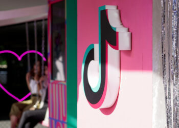 TikTok ora vende quasi quanto eBay: la trasformazione che nessuno aveva previsto