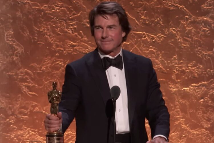 Tom Cruise ritira il premio Oscar