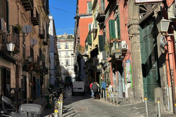 18enne accoltellato a Napoli