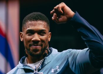 Anthony Joshua batte Jake Paul