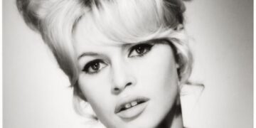 Destra e sinistra francesi si dividono sull'omaggio a Brigitte Bardot