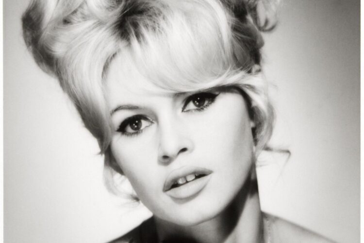Destra e sinistra francesi si dividono sull'omaggio a Brigitte Bardot