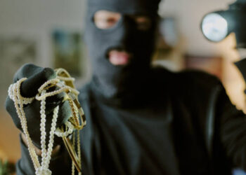 Come evitare i furti in casa a Natale