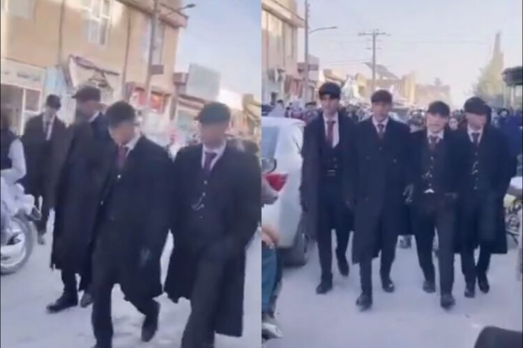 Dei ragazzi vestiti come i personaggi di Peaky Blinders