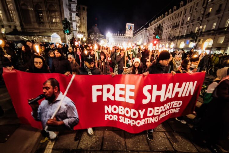 Fiaccolata in solidarietà e contro l'arresto di Mohamed Shahin