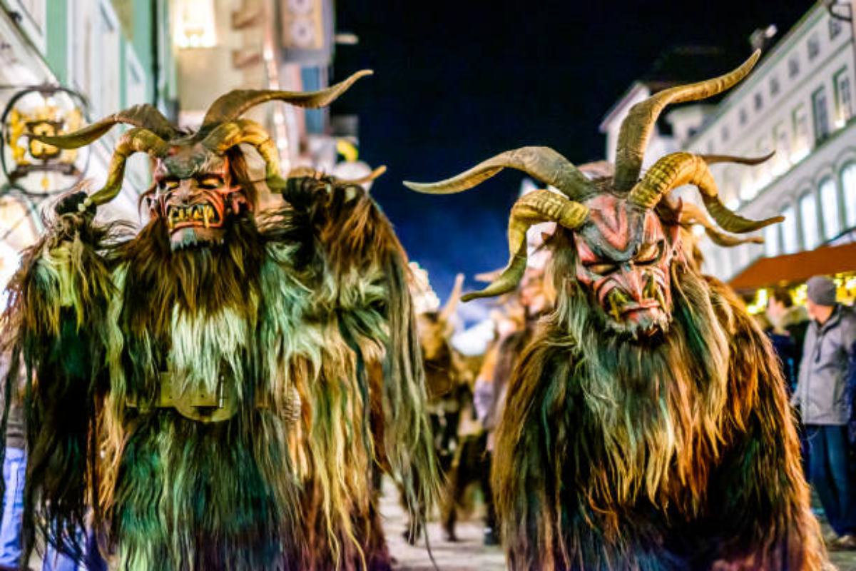 I Krampus: una delle tradizioni natalizie più strane