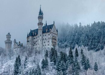 Il castello di Neuschwanstein in inverno