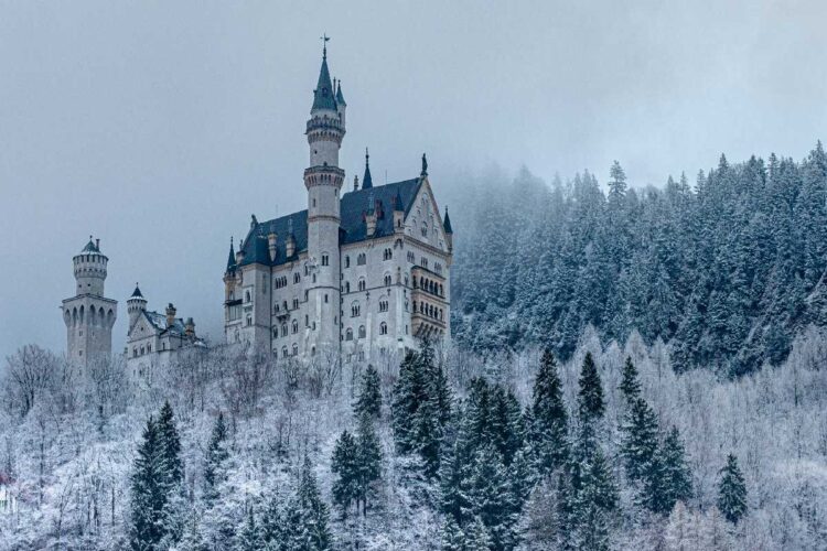 Il castello di Neuschwanstein in inverno