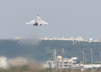 Il decollo di un caccia Taiwan Air Force Mirage 2000