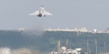 Il decollo di un caccia Taiwan Air Force Mirage 2000