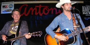 Joe Ely assieme a Ryan Bingham