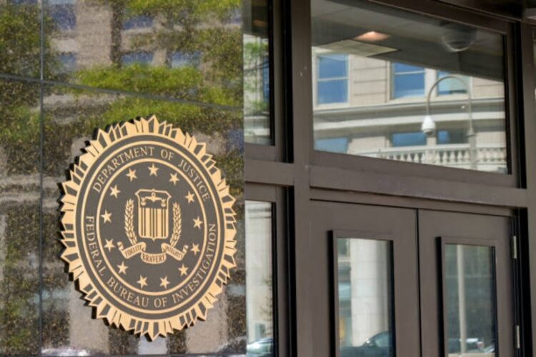 L'FBI ha sventato diversi attentati contro la polizia per l'immigrazione