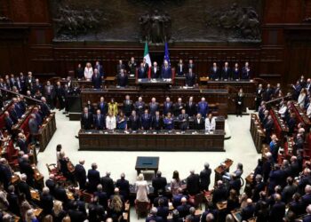 La Camera approva la fiducia sulla manovra: 219 sì