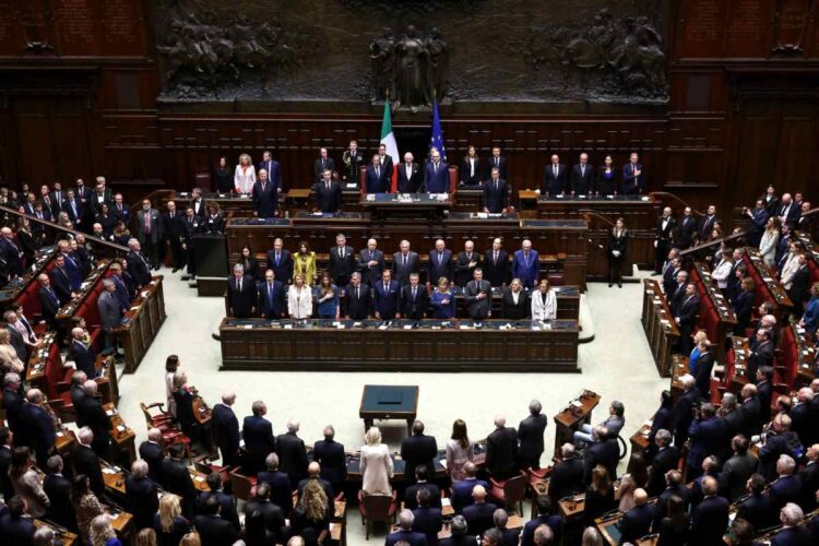 La Camera approva la fiducia sulla manovra: 219 sì