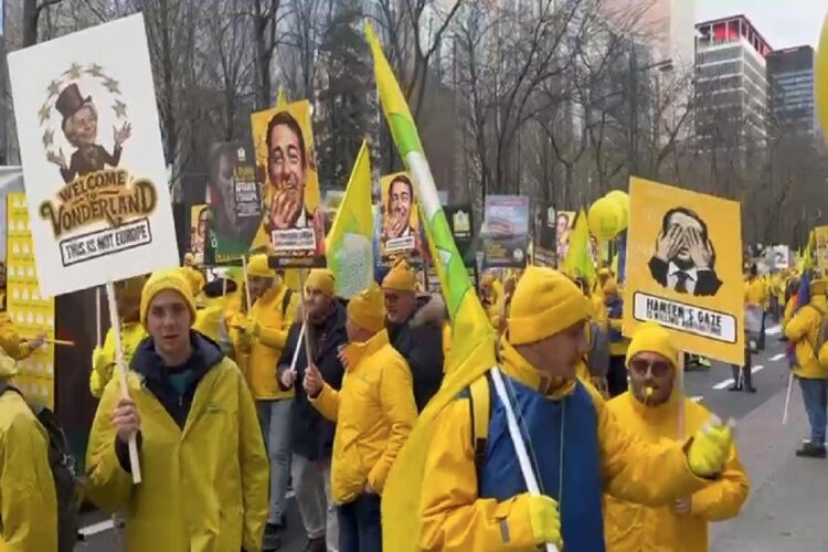 La protesta degli agricoltori a Bruxelles contro il Mercosur