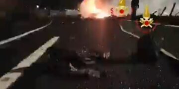 Le conseguenze dell'esplosione sull'autostrada A1