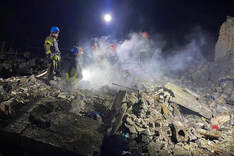 Le conseguenze di un raid russo in Ucraina