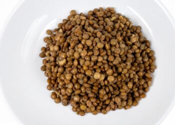 Un uomo si lacera l'esofago mangiando troppe lenticchie