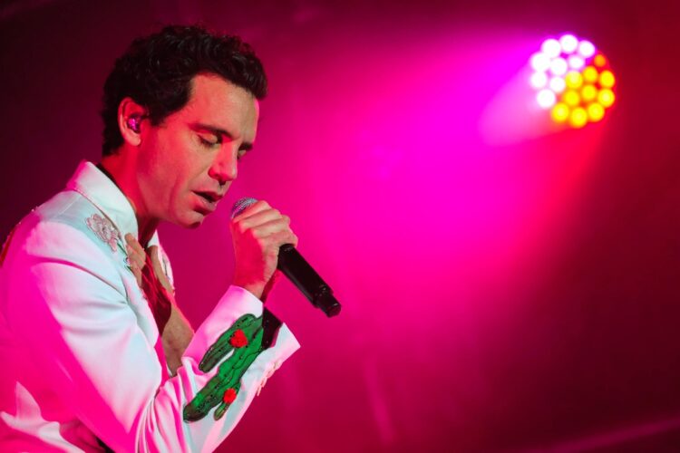 Mika durante un concerto