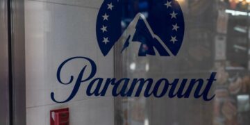 Paramount rilancia la sua offerta per Warner Bros.